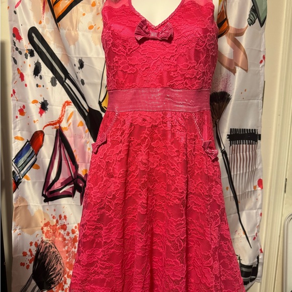 Sourpuss fuchsia lace sleeveless fashion dress with bow detailing with netting - Picture 13 of 13